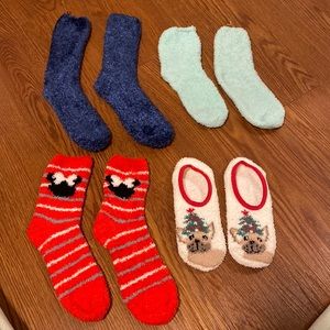 4 Pairs of Fuzzy Socks